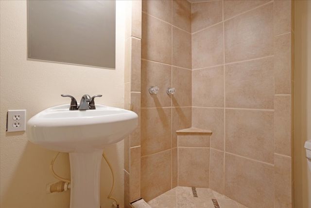 186 Mill Creek Resort Road, Pottsboro, TX 75076