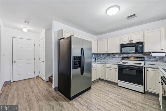 1260 HAWTHORN DR, Easton, PA 18040