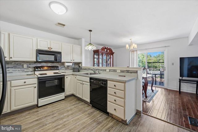 1260 HAWTHORN DR, Easton, PA 18040