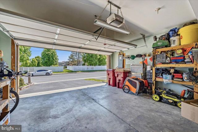 1260 HAWTHORN DR, Easton, PA 18040