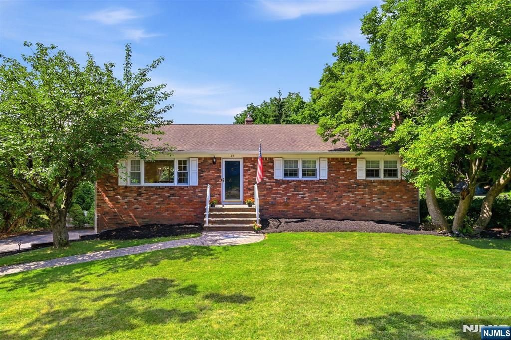 45 Ravine Avenue, Wyckoff, NJ 07481