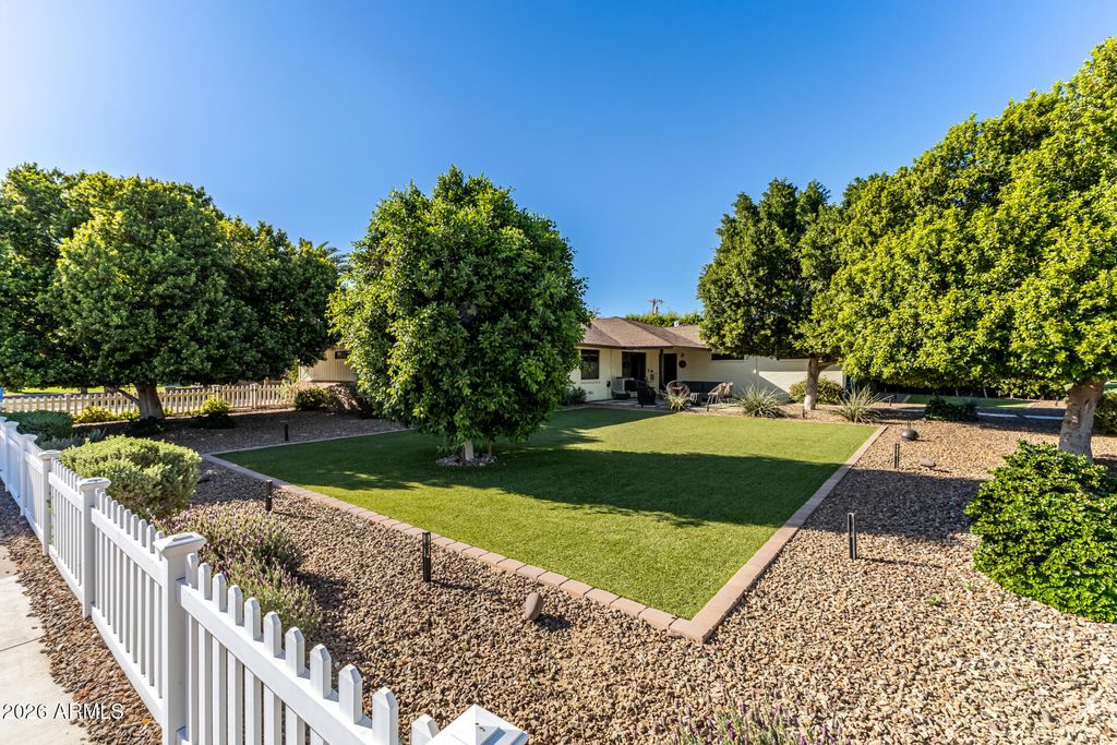 Image 10 of property listing at 2602 N 20TH Avenue, Phoenix, AZ 85009