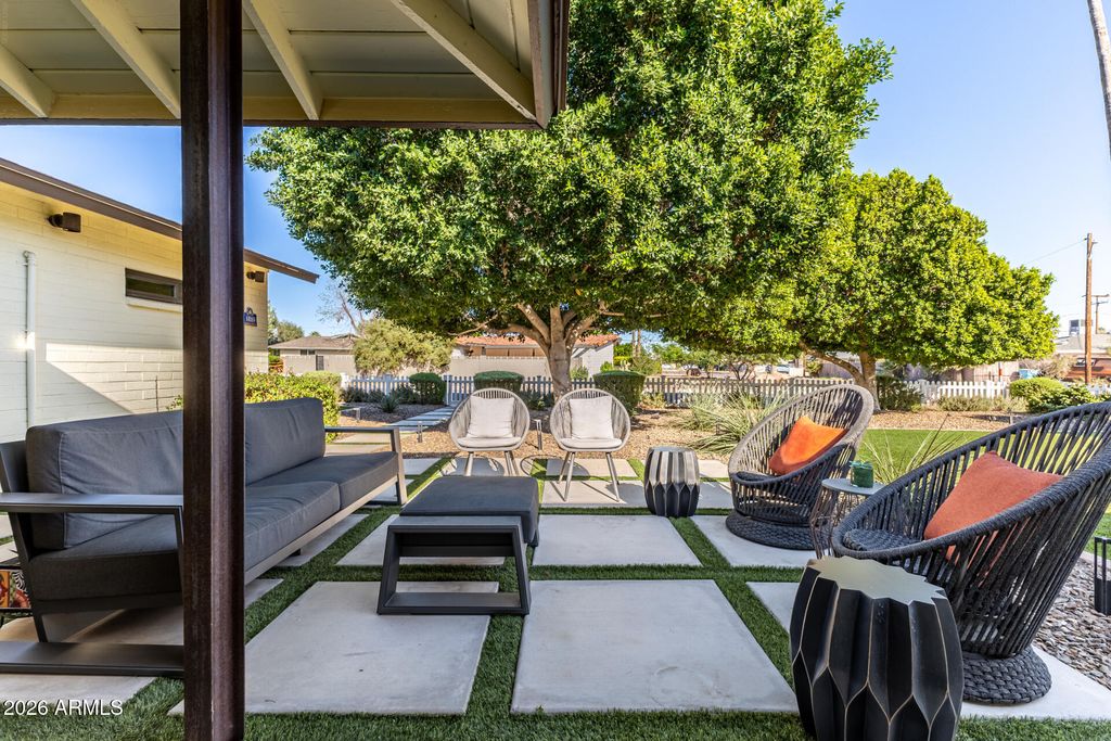 Image 11 of property listing at 2602 N 20TH Avenue, Phoenix, AZ 85009
