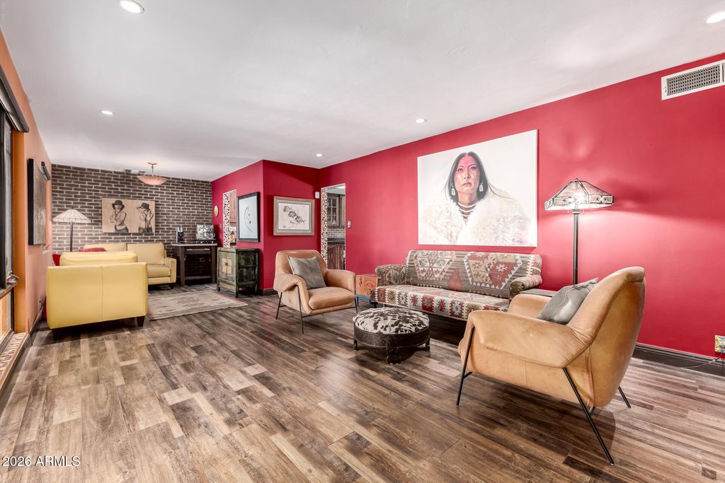 Image 14 of property listing at 2602 N 20TH Avenue, Phoenix, AZ 85009