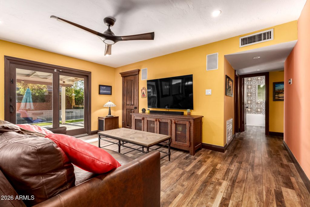 Image 19 of property listing at 2602 N 20TH Avenue, Phoenix, AZ 85009