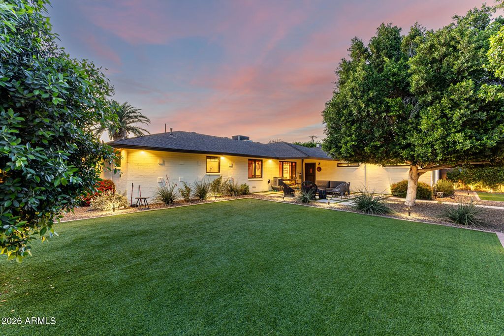 Image 3 of property listing at 2602 N 20TH Avenue, Phoenix, AZ 85009