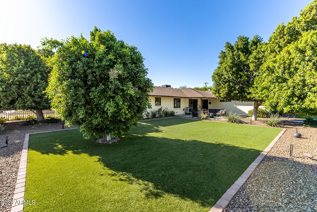 Image 7 of property listing at 2602 N 20TH Avenue, Phoenix, AZ 85009