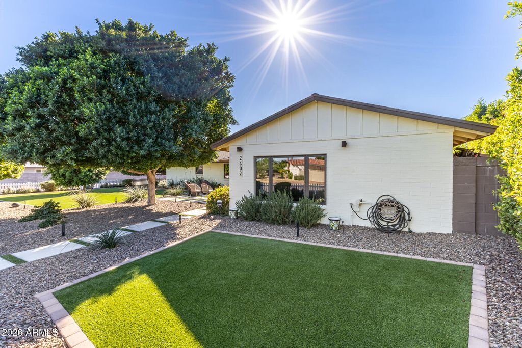 Image 8 of property listing at 2602 N 20TH Avenue, Phoenix, AZ 85009