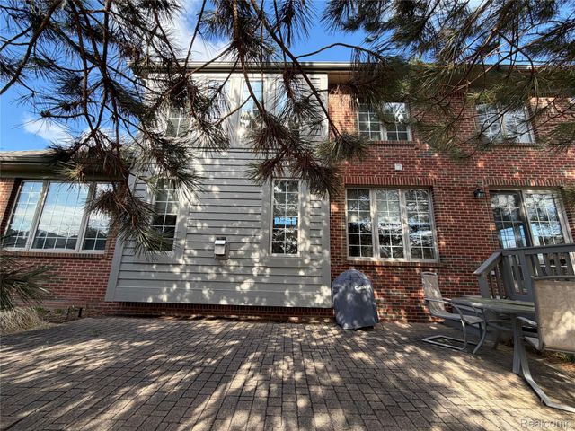 7350 Pine Vista Drive, Genoa Township, MI 48116