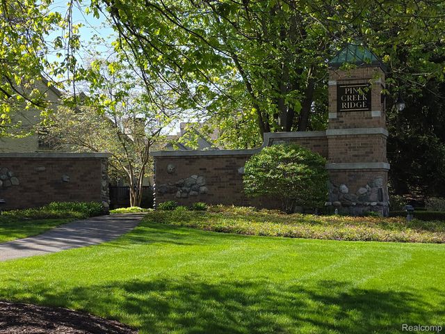 7350 Pine Vista Drive, Genoa Township, MI 48116