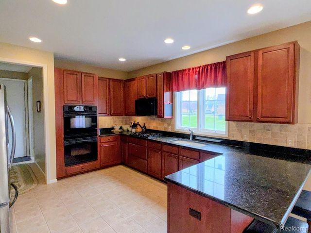 7350 Pine Vista Drive, Genoa Township, MI 48116