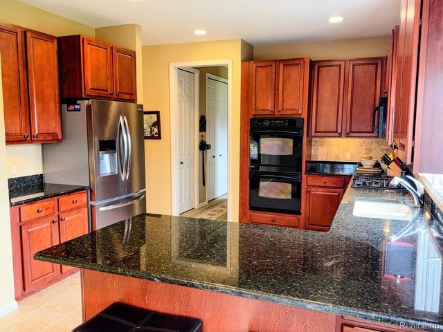 7350 Pine Vista Drive, Genoa Township, MI 48116