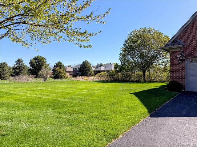 7350 Pine Vista Drive, Genoa Township, MI 48116