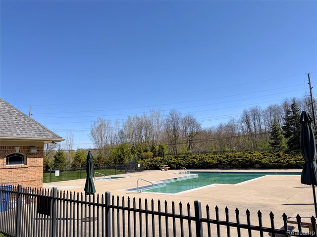 7350 Pine Vista Drive, Genoa Township, MI 48116