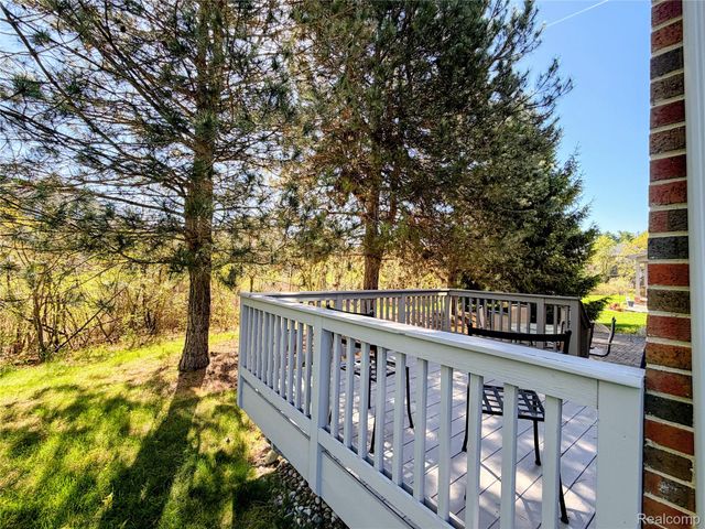 7350 Pine Vista Drive, Genoa Township, MI 48116