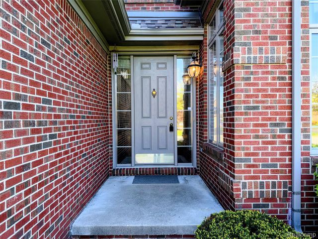 7350 Pine Vista Drive, Genoa Township, MI 48116