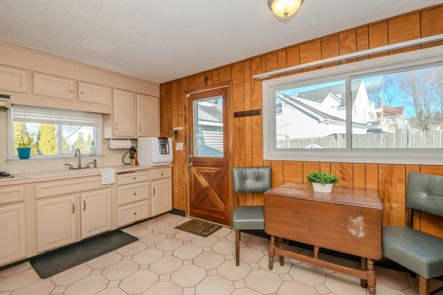 31 Mountain Ave, Saugus, MA 01906