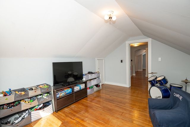 31 Mountain Ave, Saugus, MA 01906