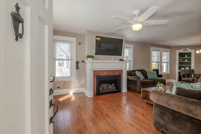 31 Mountain Ave, Saugus, MA 01906