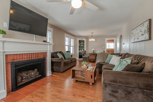 31 Mountain Ave, Saugus, MA 01906