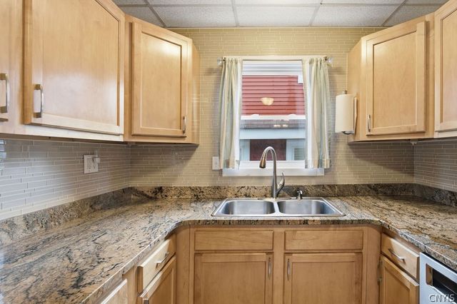 1146 North Glencove Road, Syracuse, NY 13206
