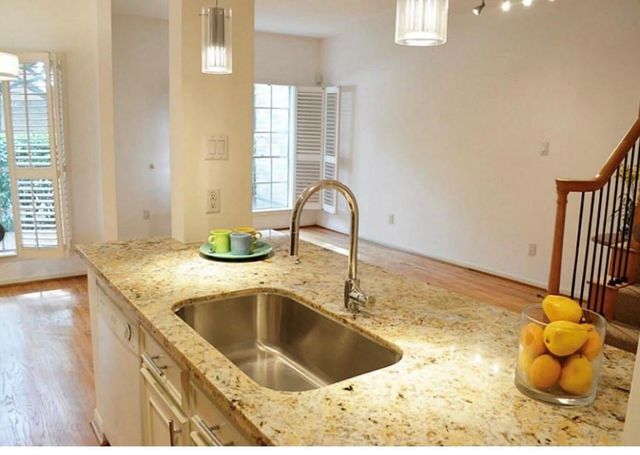 6731 Belmont Street, West University Place, TX 77005