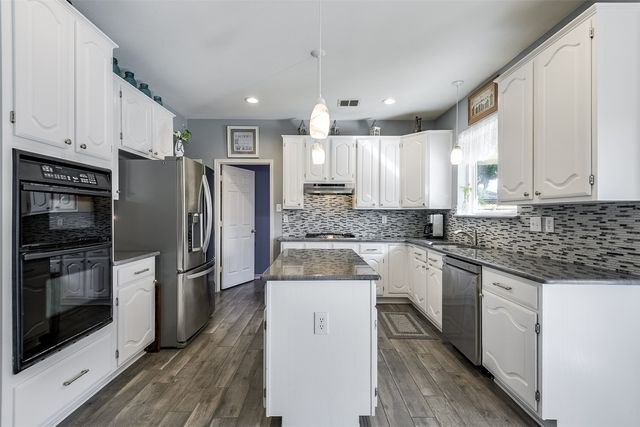 3218 Essex Drive, Mansfield, TX 76063