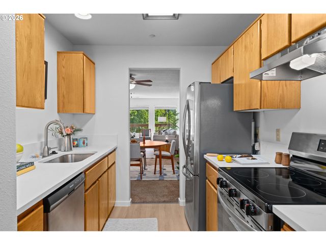 6718 N RICHMOND Ave, Portland, OR 97203