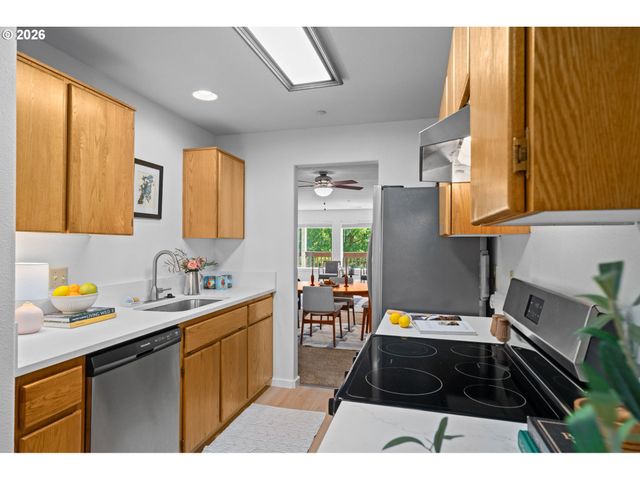 6718 N RICHMOND Ave, Portland, OR 97203