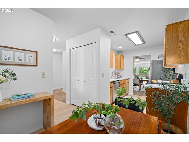 6718 N RICHMOND Ave, Portland, OR 97203
