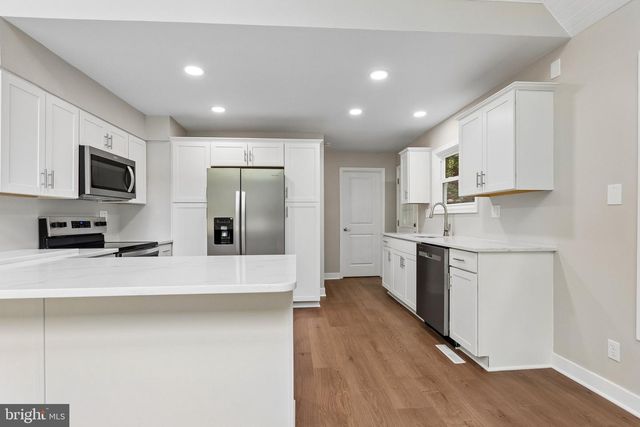 576 MANOR RD, Front Royal, VA 22630