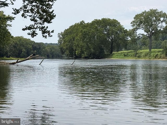 576 MANOR RD, Front Royal, VA 22630