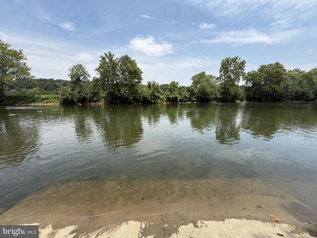 576 MANOR RD, Front Royal, VA 22630
