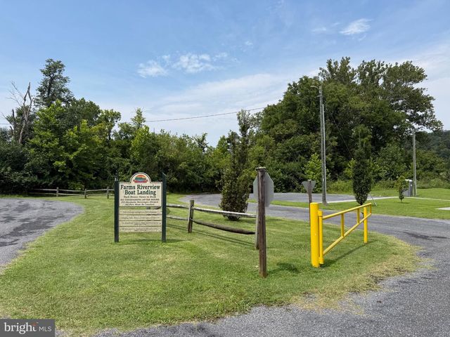 576 MANOR RD, Front Royal, VA 22630