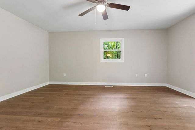 576 MANOR RD, Front Royal, VA 22630