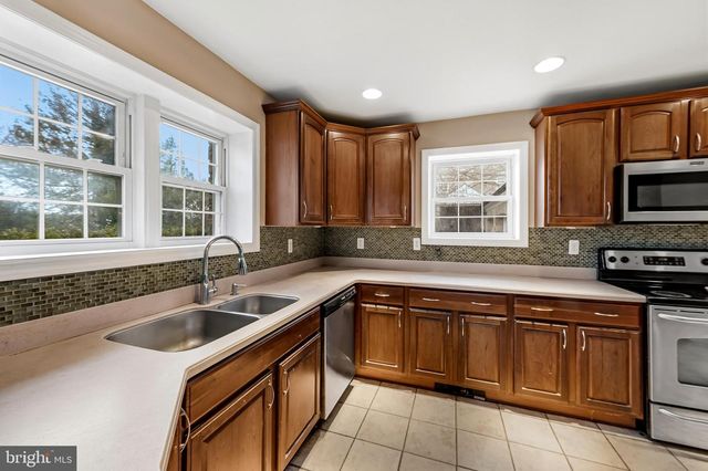 922 FAIRWAY DR, Towson, MD 21286