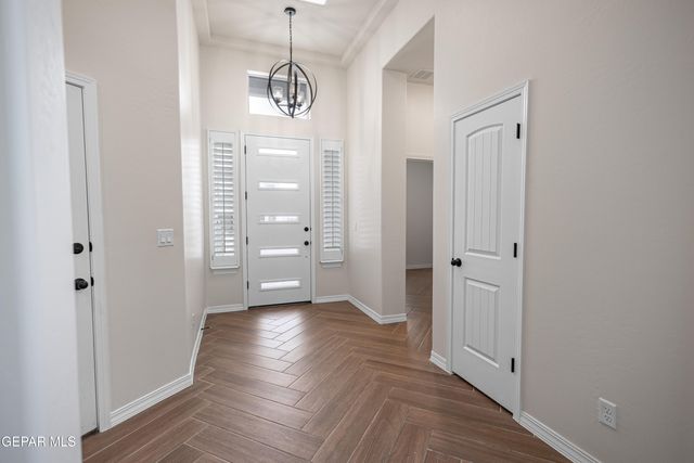 1425 Robert Parker white, Socorro, TX 79927