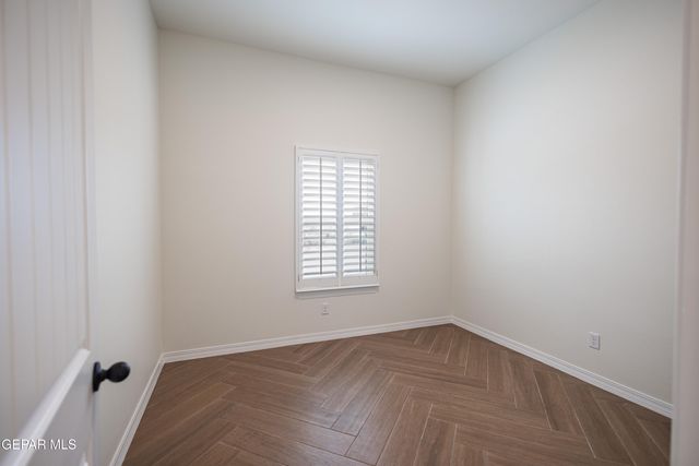 1425 Robert Parker white, Socorro, TX 79927
