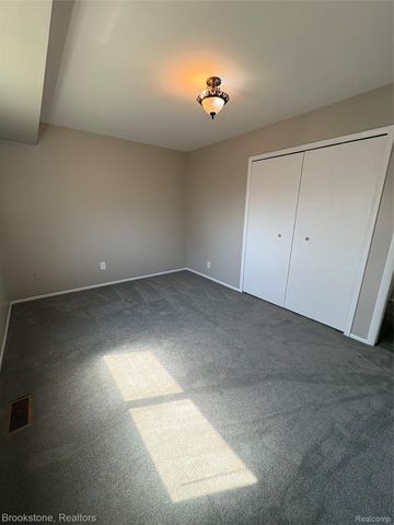 16444 E Terrace Ct, Roseville, MI 48066