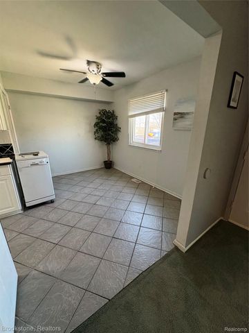 16444 E Terrace Ct, Roseville, MI 48066
