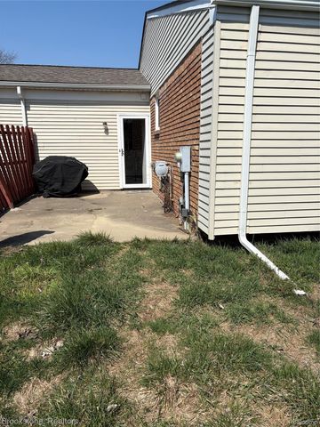 16444 E Terrace Ct, Roseville, MI 48066