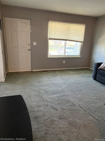 16444 E Terrace Ct, Roseville, MI 48066