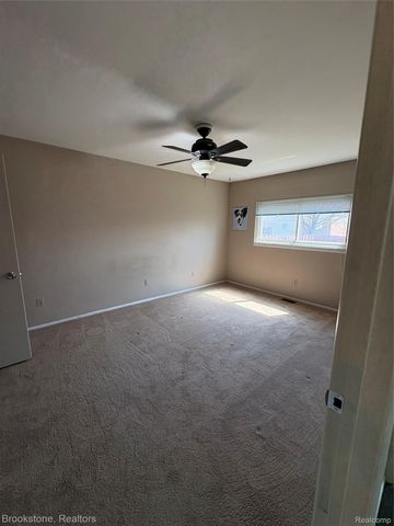 16444 E Terrace Ct, Roseville, MI 48066