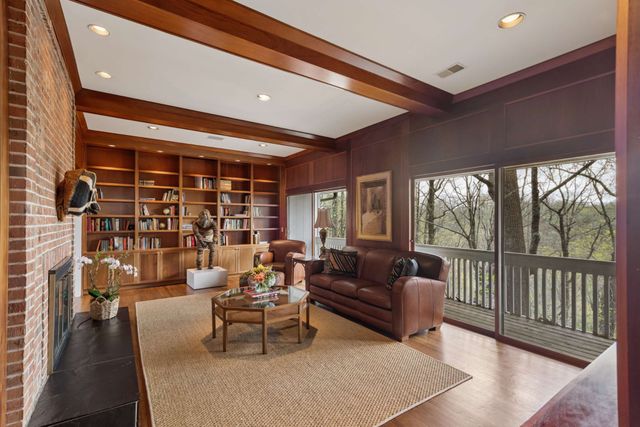 5870 Fredricksburg Dr, Nashville, TN 37215