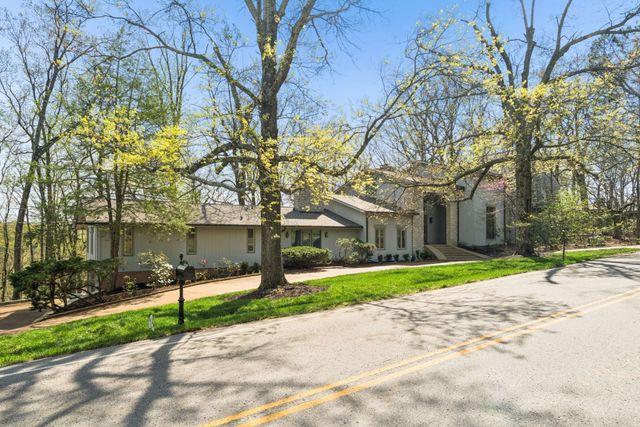 5870 Fredricksburg Dr, Nashville, TN 37215