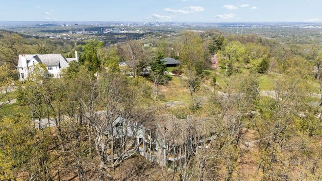 5870 Fredricksburg Dr, Nashville, TN 37215