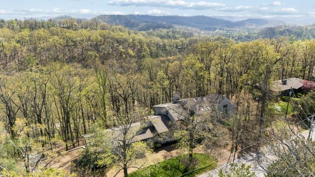 5870 Fredricksburg Dr, Nashville, TN 37215