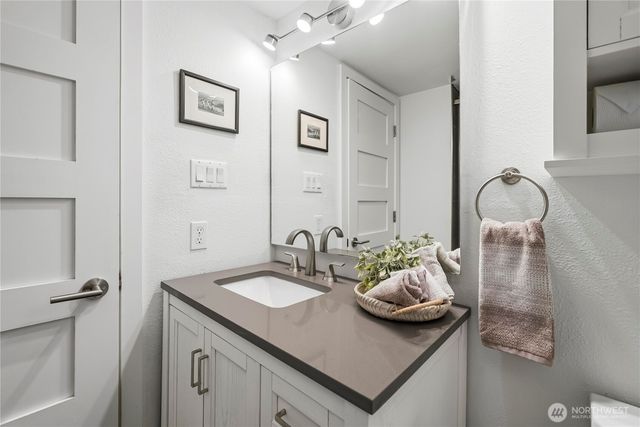 3706 S 256th Court, Kent, WA 98032