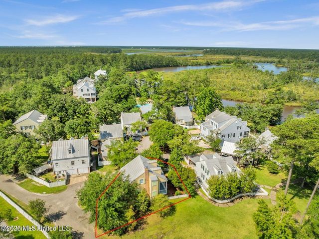 11 Devils Elbow, Diamondhead, MS 39525