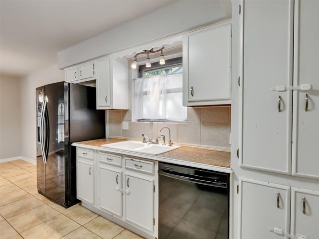 913 W Galveston Street, League City, TX 77573